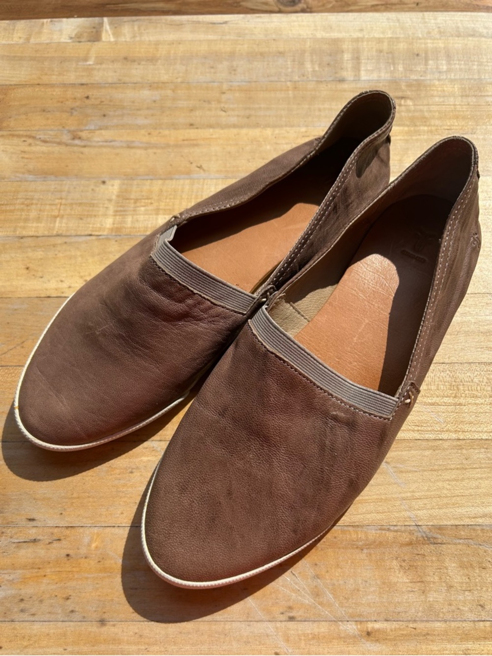 Frye Melanie Women’s 10
Brown‎ Leather Slip-On Shoes